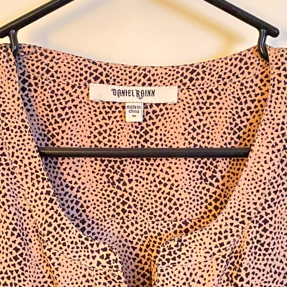 Daniel Rainn leopard print blouse, size M. NWOT. - Picture 3 of 5